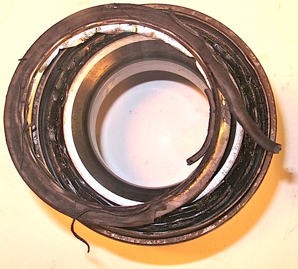 photo 14: damaged seal & tone ring