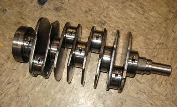 photo 7: due to the boxer design’s inherent dynamic balance, there are no huge counterweights on the crankshaft.