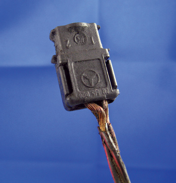 Photo 8b: Camshaft sensor connector